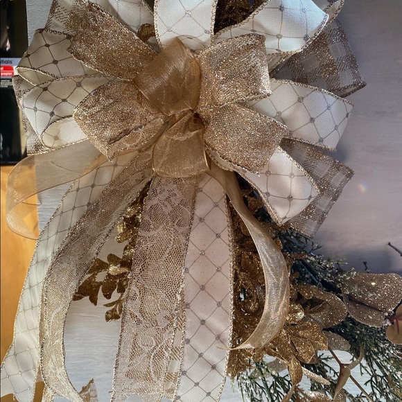 Gold/ cream grapevine wreath - Picture 2 of 7